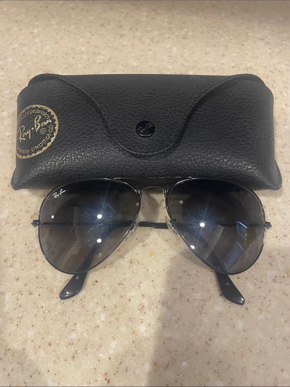 Ray-Ban Aviator Sunglasses in Black with black Lenses.